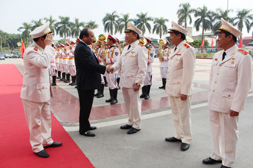Phó Thủ tướng Nguyễn Xuân Phúc chúc mừng các thầy cô giáo Học viện CSND